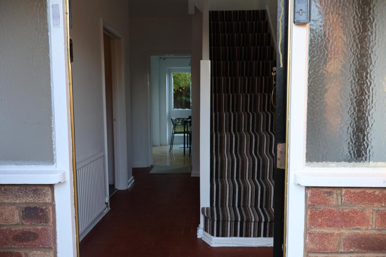 Spacious 4 Bed Home Near Nec, Jlr & Airport Parking For 3 Cars Ideal For Contractors! Солігалл Екстер'єр фото