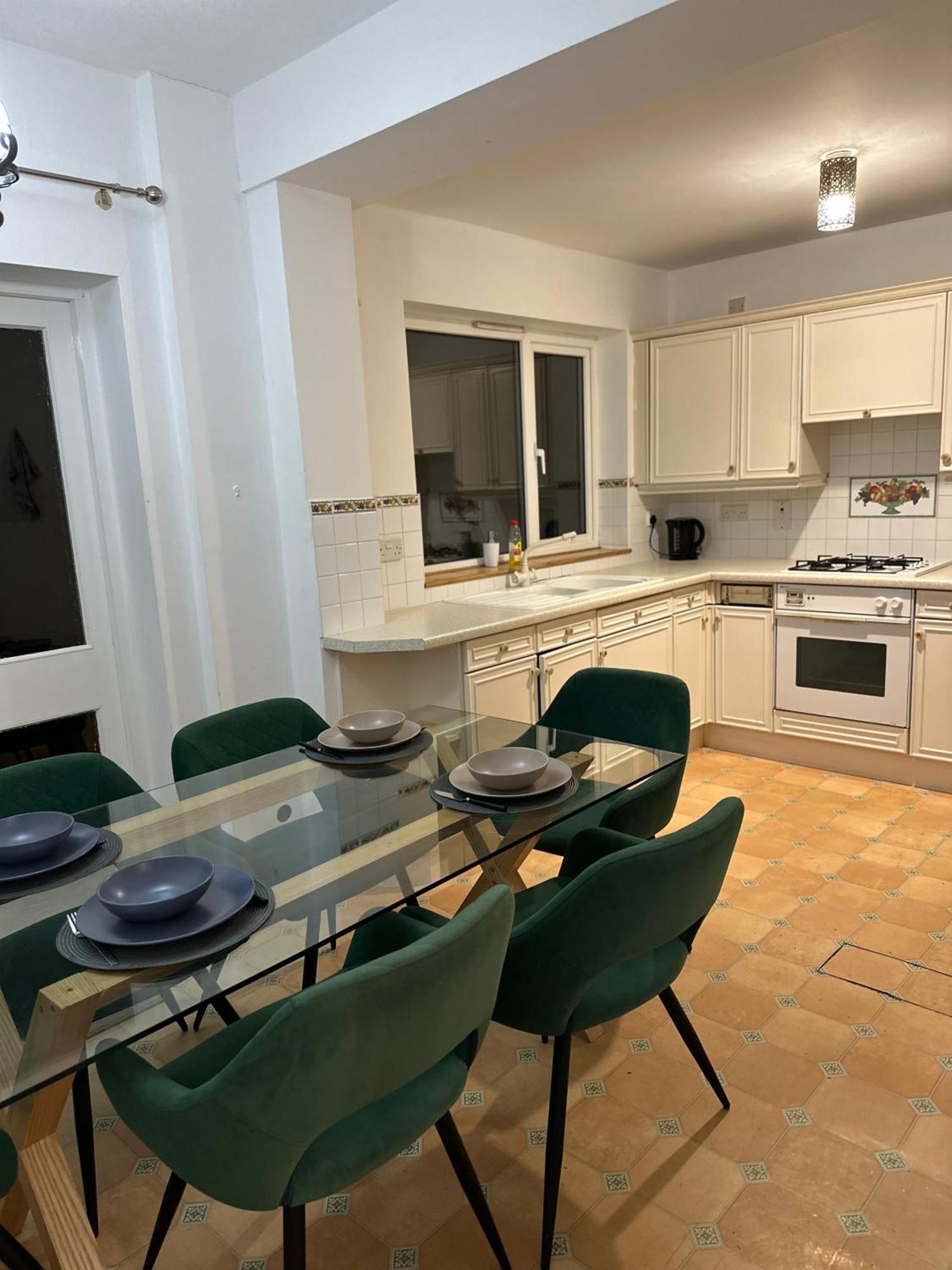 Spacious 4 Bed Home Near Nec, Jlr & Airport Parking For 3 Cars Ideal For Contractors! Солігалл Екстер'єр фото