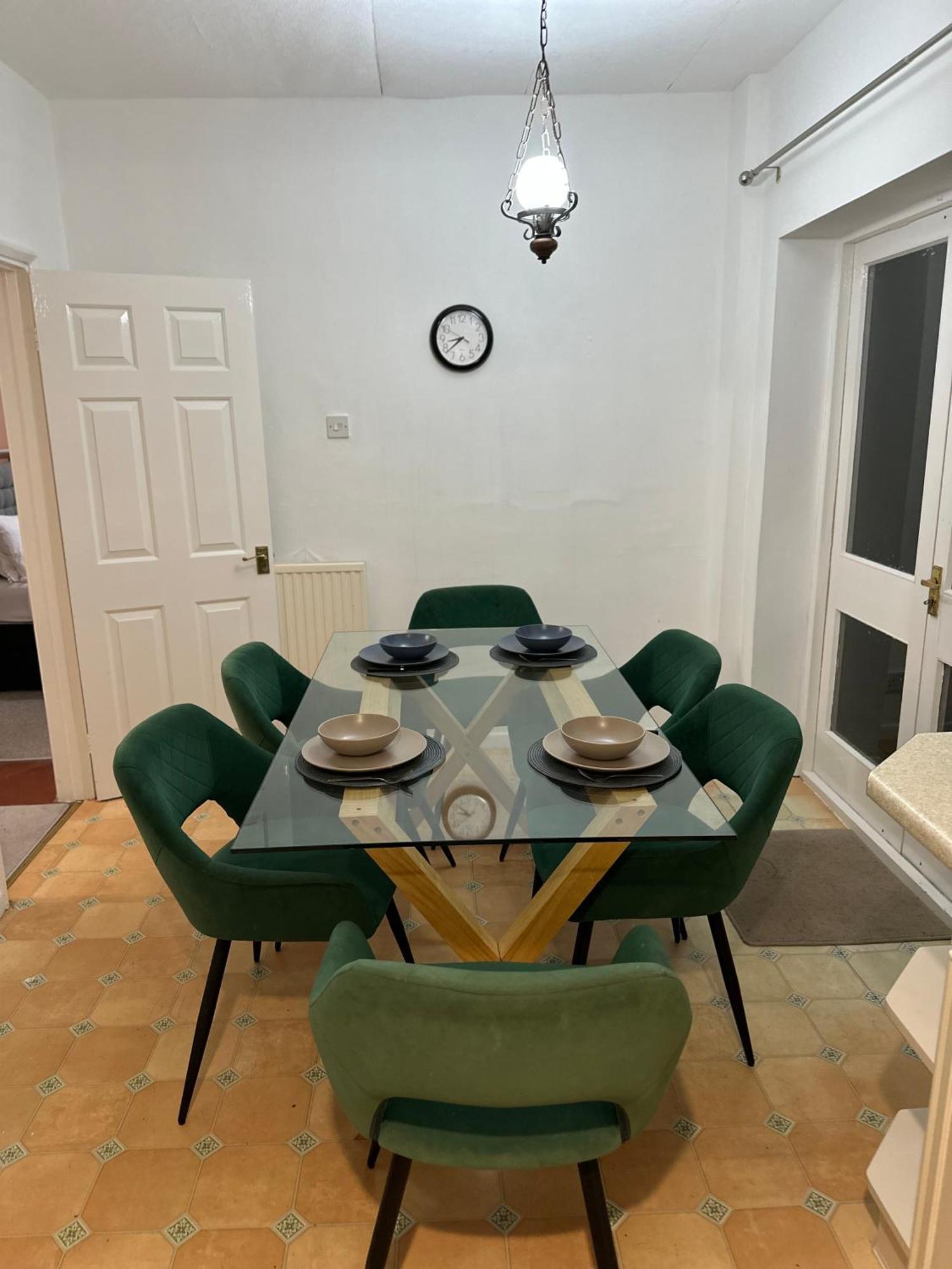 Spacious 4 Bed Home Near Nec, Jlr & Airport Parking For 3 Cars Ideal For Contractors! Солігалл Екстер'єр фото